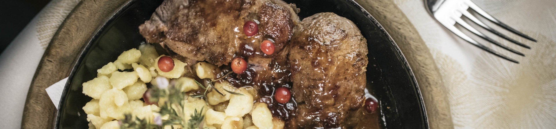 Medaillons von Reh, Hirsch und Wildschwein werden im Wildererpfandl vereint.