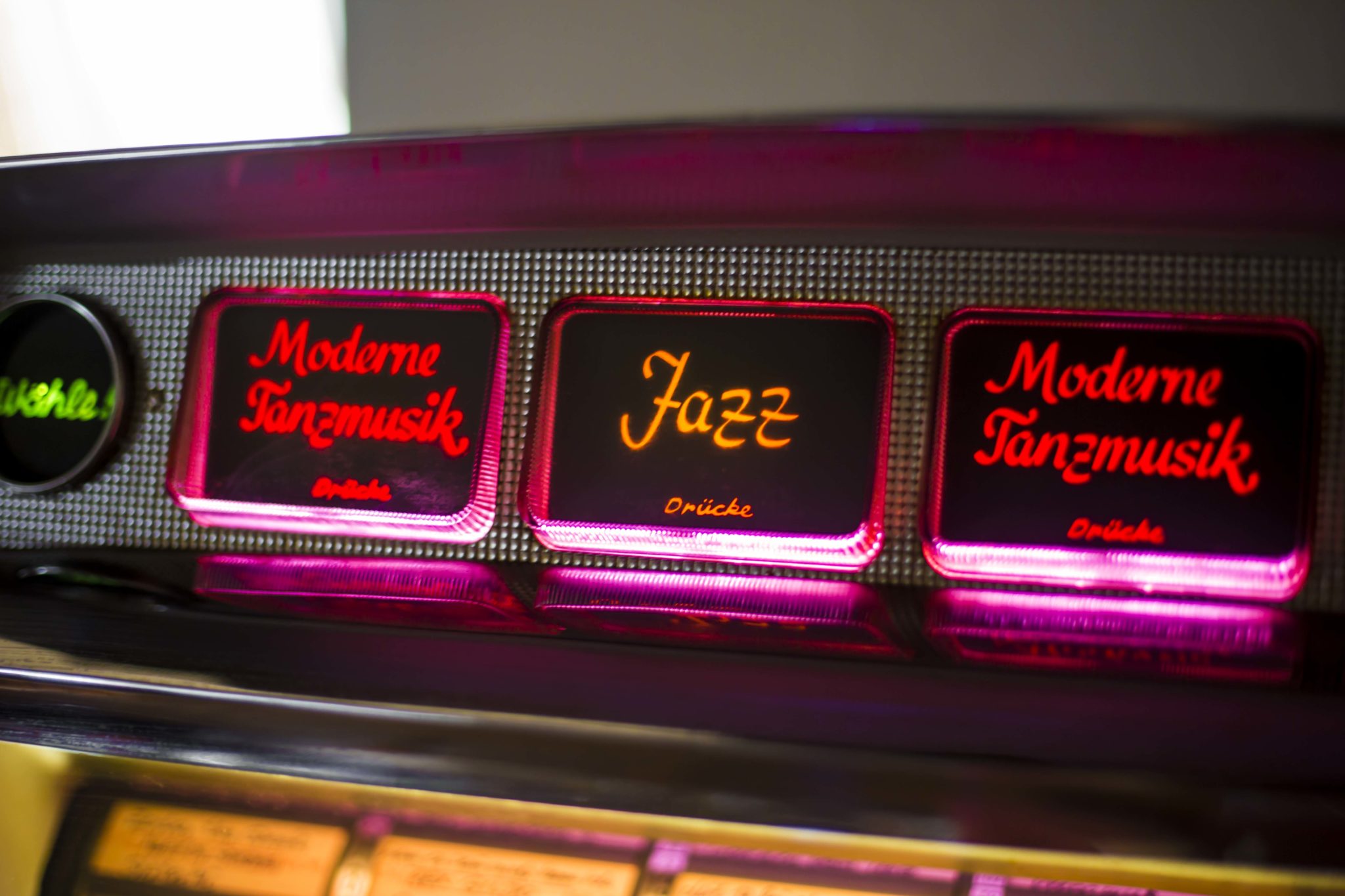 Im Gastzimmer steht ein alter, noch funktionstüchtiger, Wurlizer.