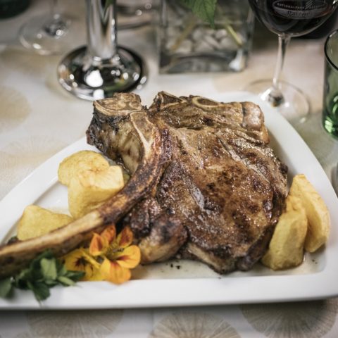 Das Tomahawk Steak vom Styria Beef wiegt mindestens 800 Gramm.